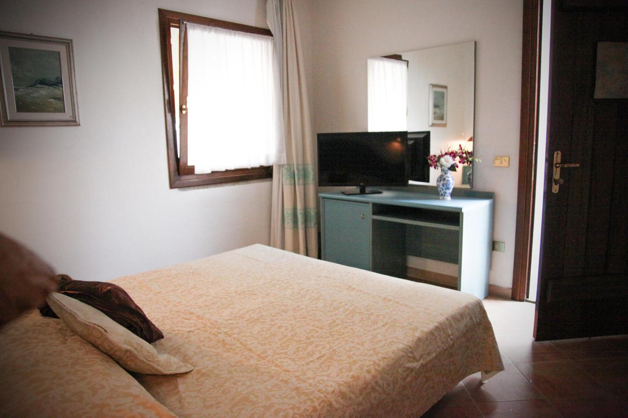 Hotel Micalosu Cannigione Quarto foto